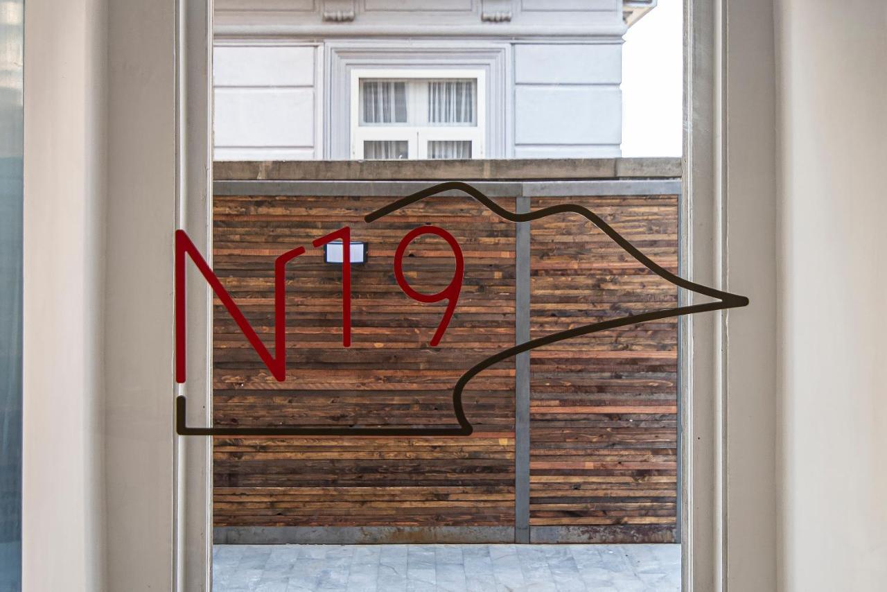 Napul'E 19 Hotel Наполи Екстериор снимка